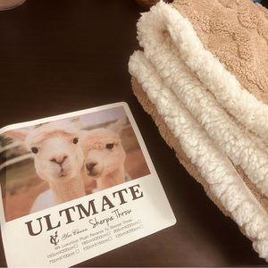 Soft Beige Lamb Velvet Jaquard Ultmate Mini Sherpa Throw Blanket